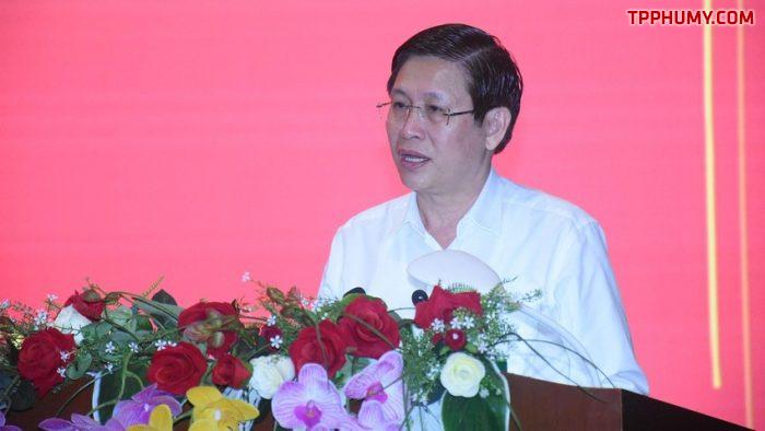 Ông Lê Ngọc Khánh, phó chủ tịch UBND tỉnh Bà Rịa-Vũng Tàu thông tin tại hội nghị sáng 13-10. Ảnh: KT