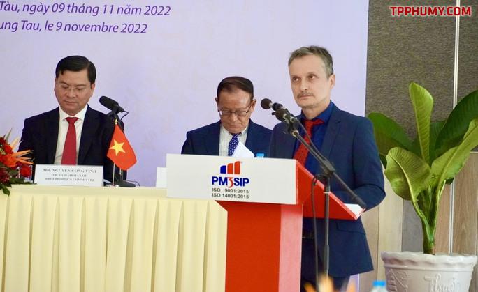 Ông Philippe Fouet, Trưởng ban Kinh tế của Đại sứ quán Pháp tại Việt Nam ấn tượng sau khi tham quan KCN Phú Mỹ