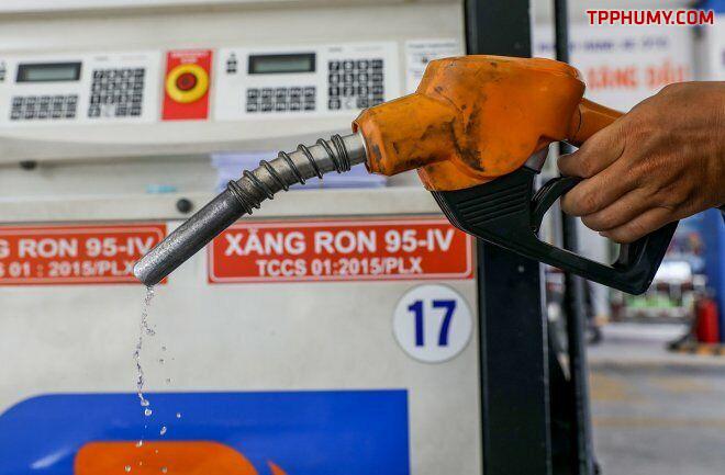 Giá xăng dầu hôm nay (2-11): Tăng tiếp