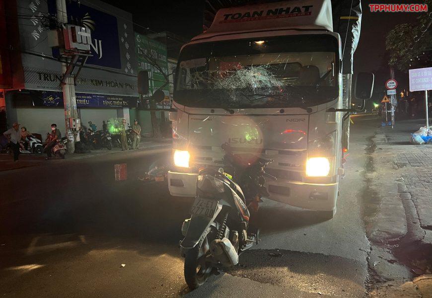 Xe tải lấn làn tông người điều khiển xe máy ngụ thị xã Phú Mỹ tử vong