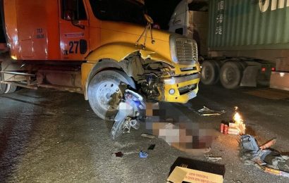 Bà Rịa – Vũng Tàu: Xe máy tông container trong đêm, 2 người thương vong